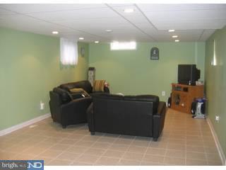 422 Kent Road Springfield, PA 19064 - Photo 2 of 6
