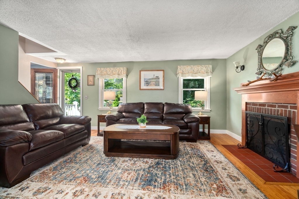 86 Redfield Road Wakefield, MA 01880 - Photo 13 of 34