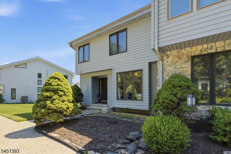 235 Cherokee Road Lafayette, NJ 07848 - Photo 4 of 36 Gallery Image 4
