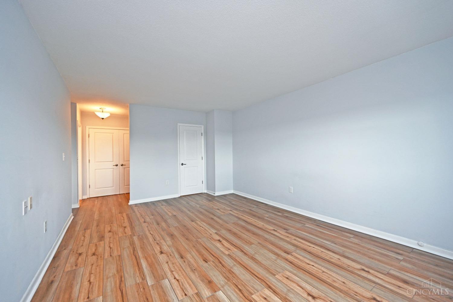2444 Madison Road, Unit 909 Cincinnati, OH 45208 - Photo 12 of 35 Gallery Image 12