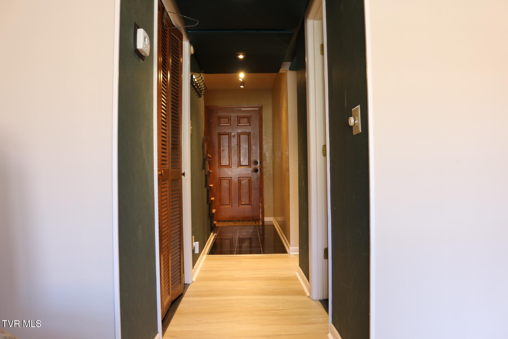 2121 Hickory Springs Road, Unit 2121 Johnson City, TN 37604 - Photo 11 of 51 Entryway