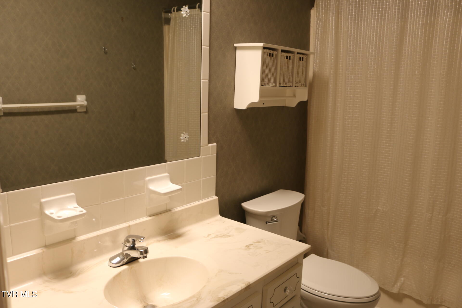 2121 Hickory Springs Road, Unit 2121 Johnson City, TN 37604 - Photo 24 of 51 Upstairs Bathroom