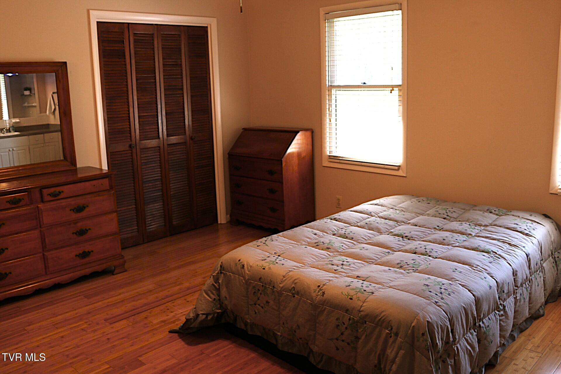 2121 Hickory Springs Road, Unit 2121 Johnson City, TN 37604 - Photo 28 of 51 Primary Bedroom