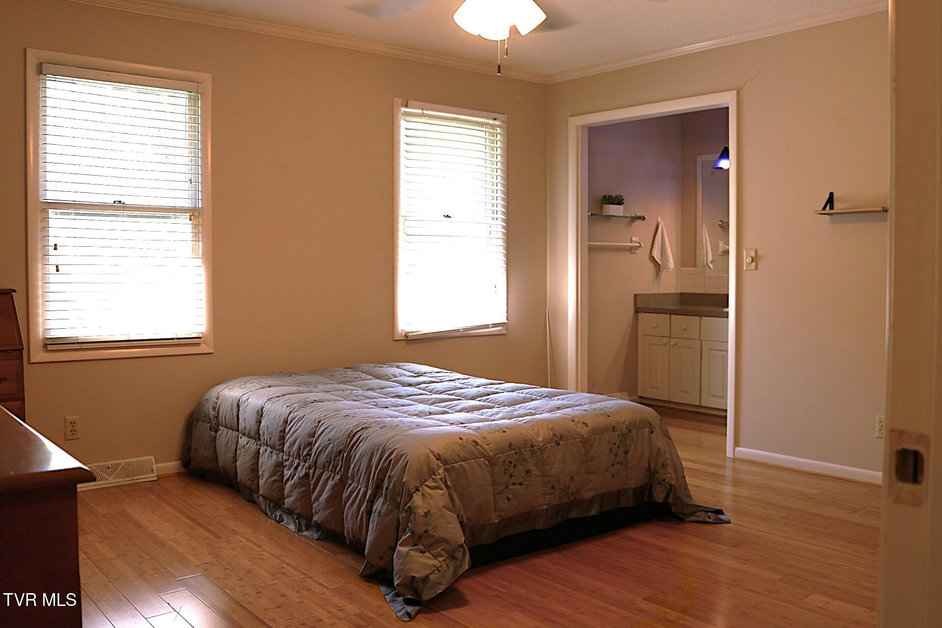 2121 Hickory Springs Road, Unit 2121 Johnson City, TN 37604 - Photo 29 of 51 Primary Bedroom