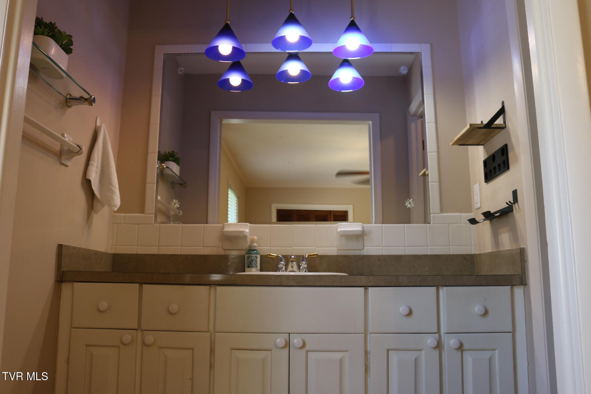 2121 Hickory Springs Road, Unit 2121 Johnson City, TN 37604 - Photo 34 of 51 Primary Sink