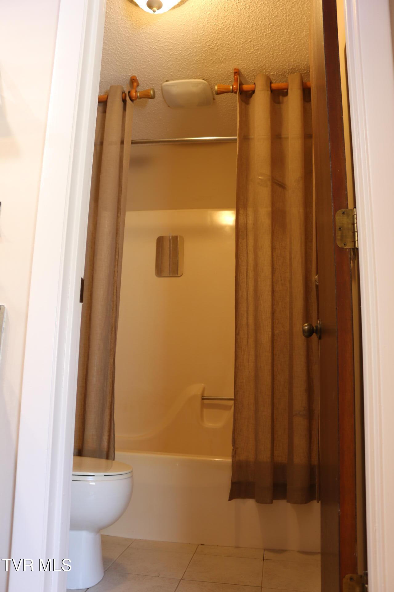 2121 Hickory Springs Road, Unit 2121 Johnson City, TN 37604 - Photo 37 of 51 Primary Bathroom