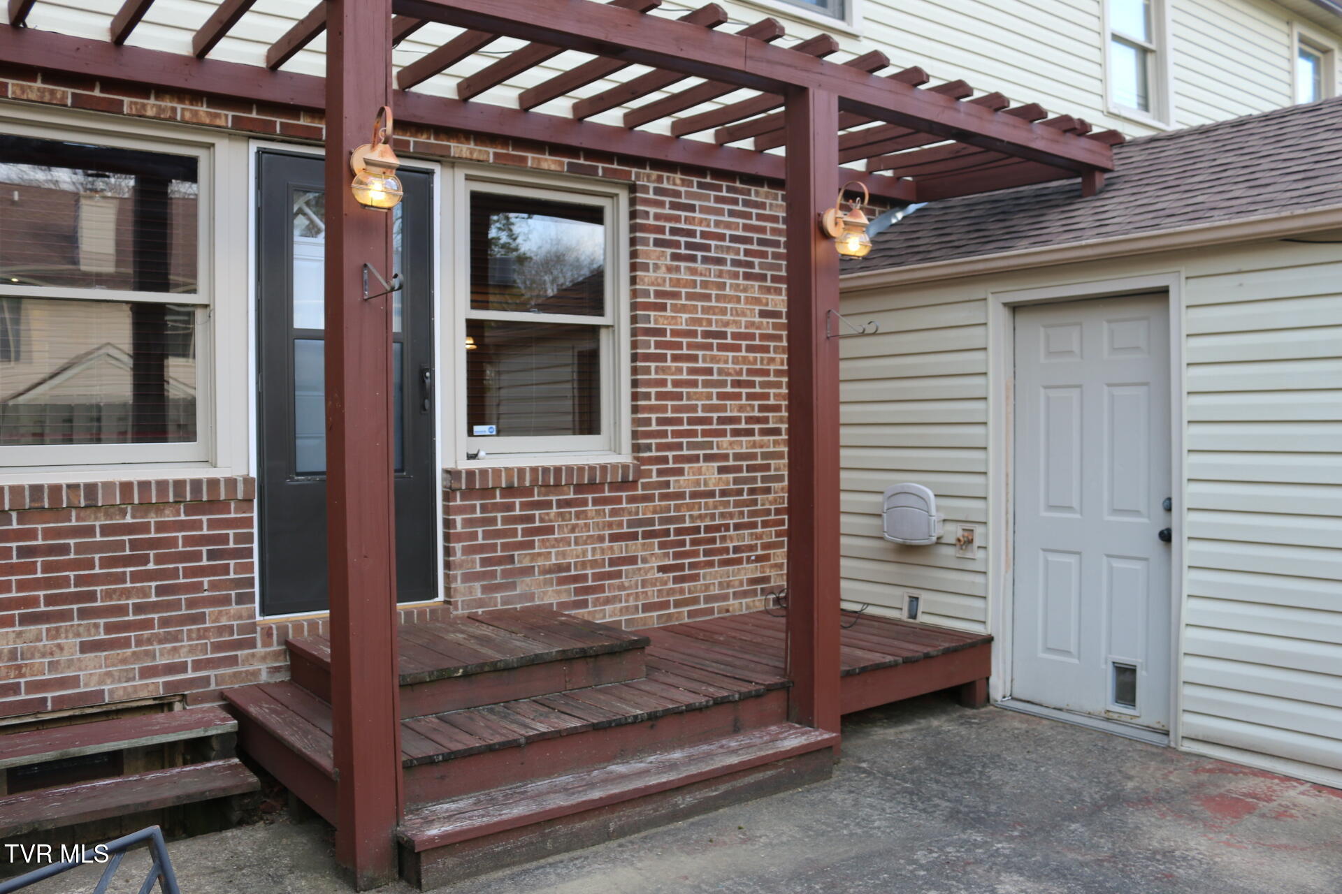 2121 Hickory Springs Road, Unit 2121 Johnson City, TN 37604 - Photo 39 of 51 Back Patio