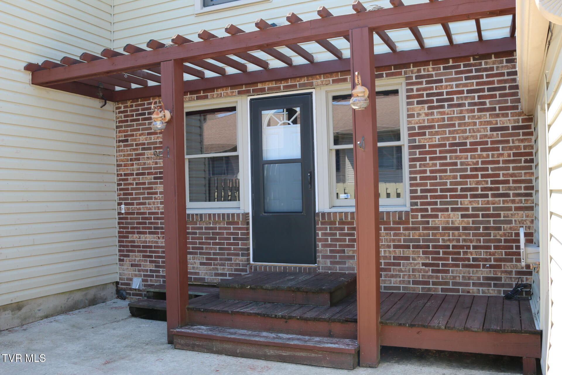 2121 Hickory Springs Road, Unit 2121 Johnson City, TN 37604 - Photo 40 of 51 Back Patio