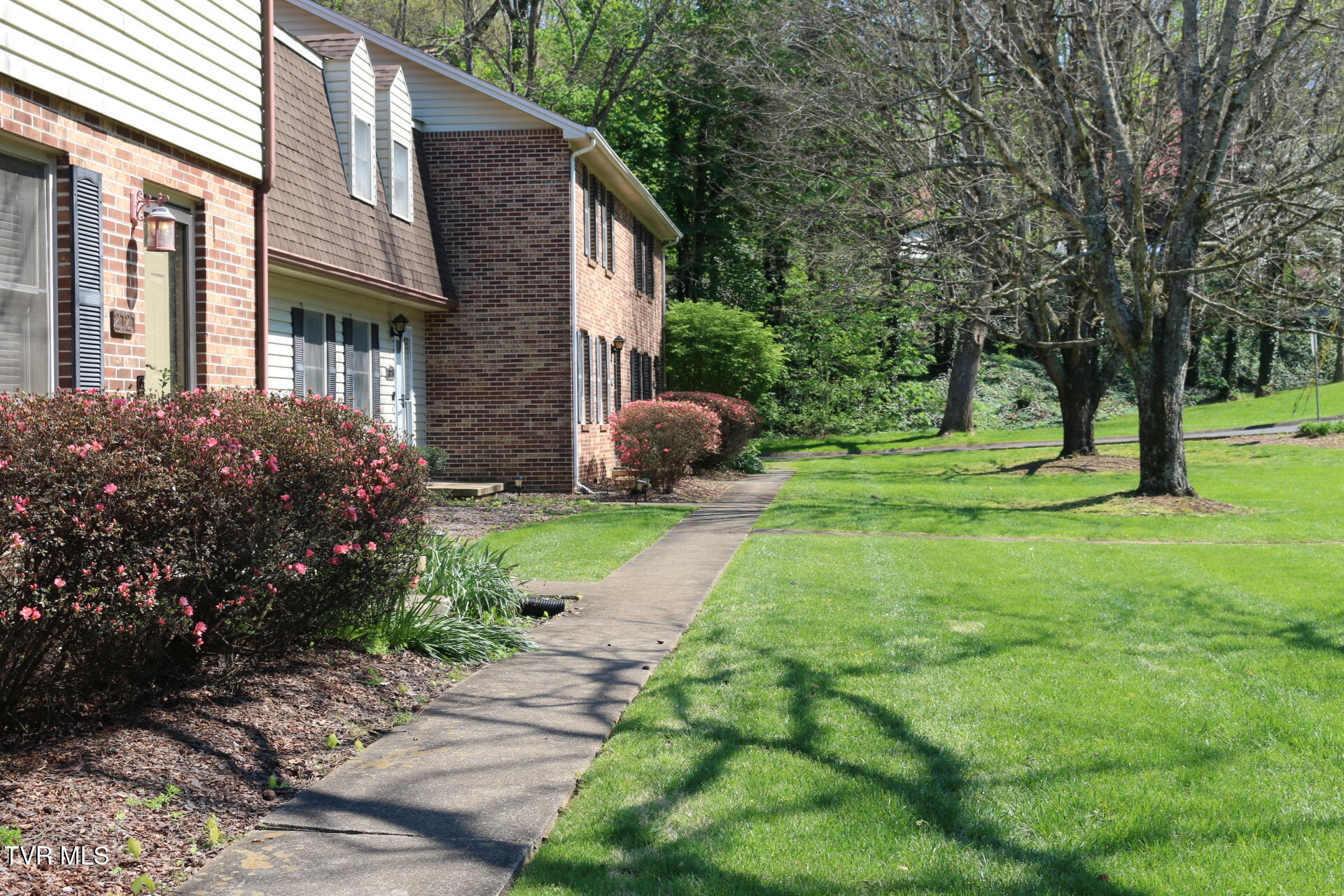 2121 Hickory Springs Road, Unit 2121 Johnson City, TN 37604 - Photo 50 of 51 Front Porch