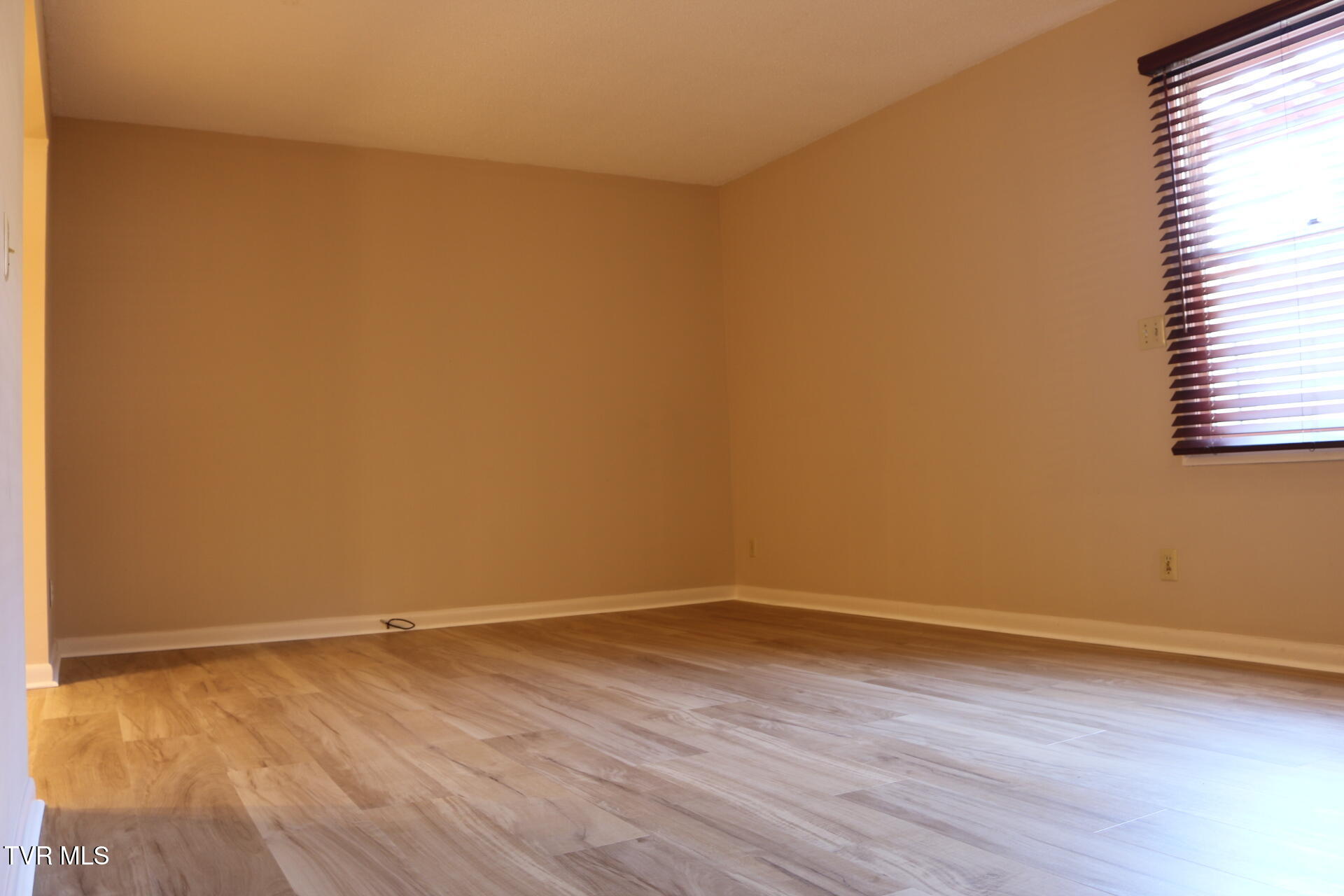 2121 Hickory Springs Road, Unit 2121 Johnson City, TN 37604 - Photo 5 of 51 Living Room