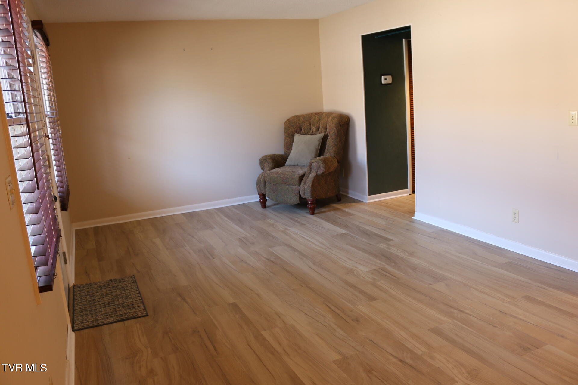 2121 Hickory Springs Road, Unit 2121 Johnson City, TN 37604 - Photo 7 of 51 Living Room