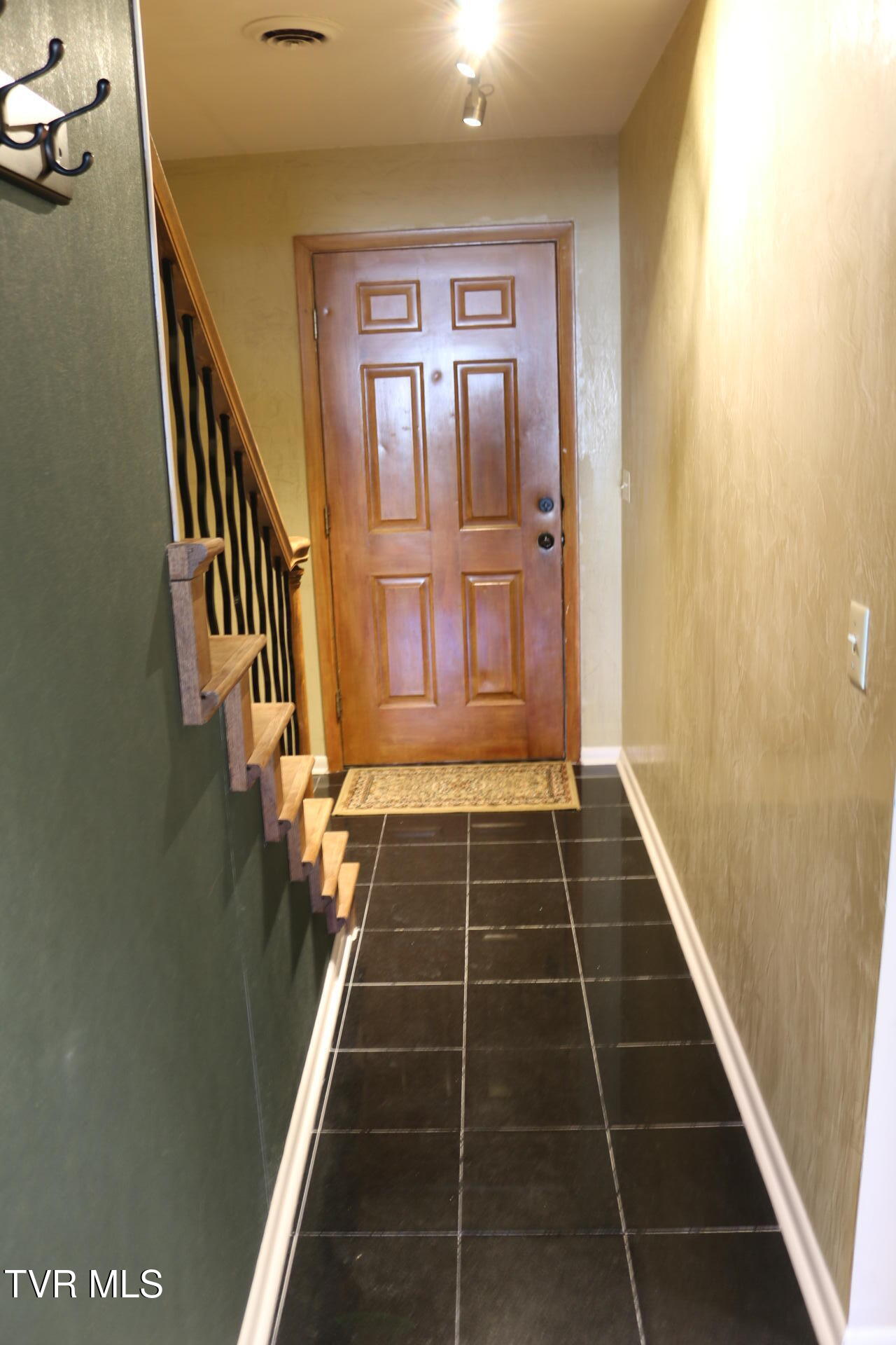 2121 Hickory Springs Road, Unit 2121 Johnson City, TN 37604 - Photo 10 of 51 Entryway