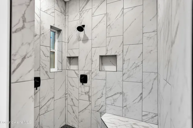 $815,000 | 81 Angelina Way, Oldtown, ID 83822