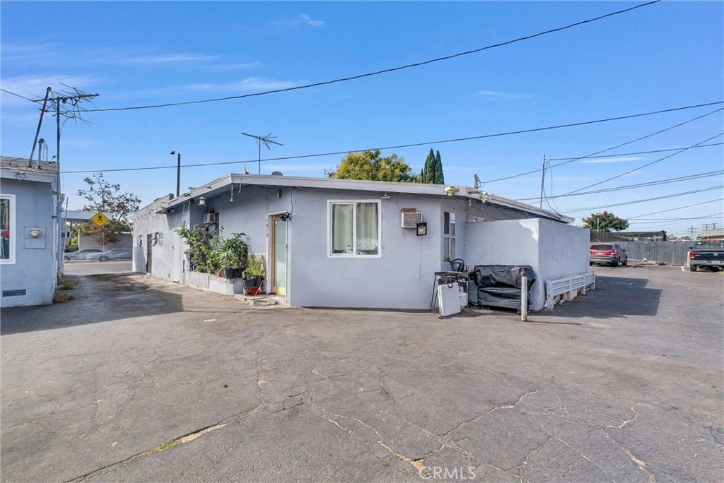 1819 West 17th Street Santa Ana, CA 92706 - Photo 5 of 13 a view of a patio with table and chairs under an umbrella