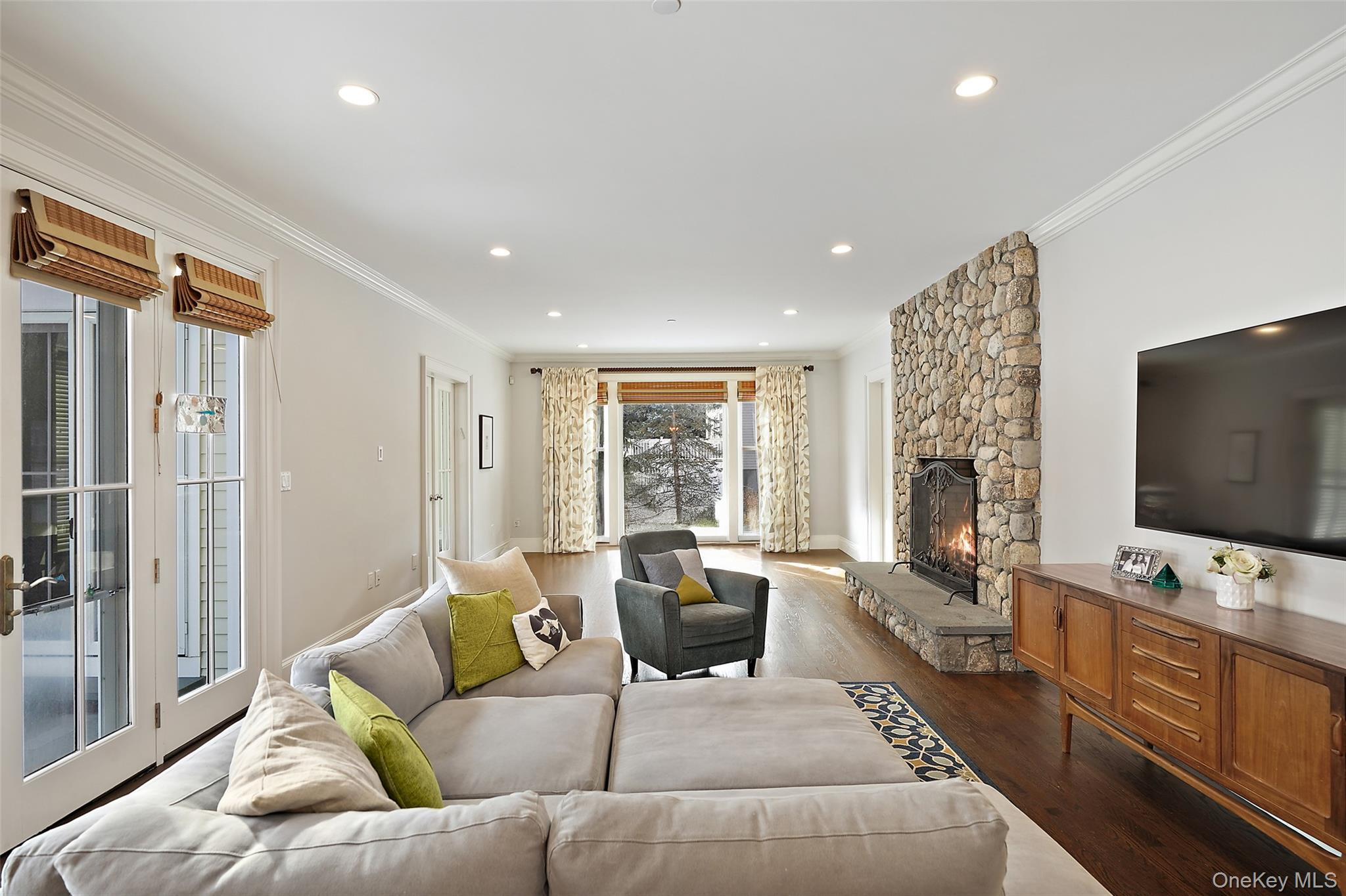 7 Emerald Woods Tarrytown, NY 10591 - Photo 11 of 34 Large family room