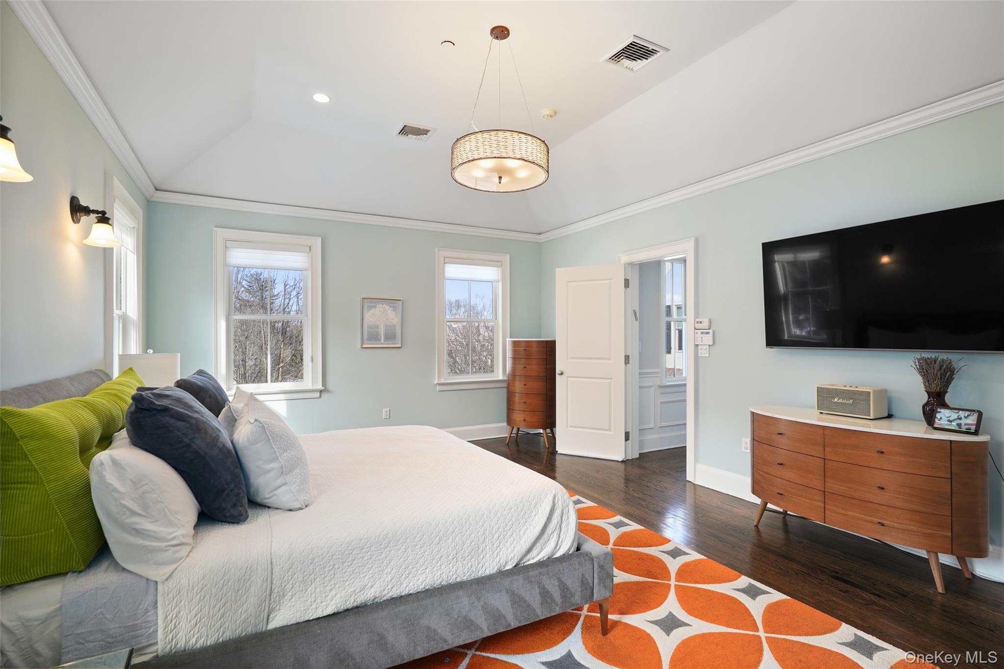 7 Emerald Woods Tarrytown, NY 10591 - Photo 16 of 34 Primary bedroom