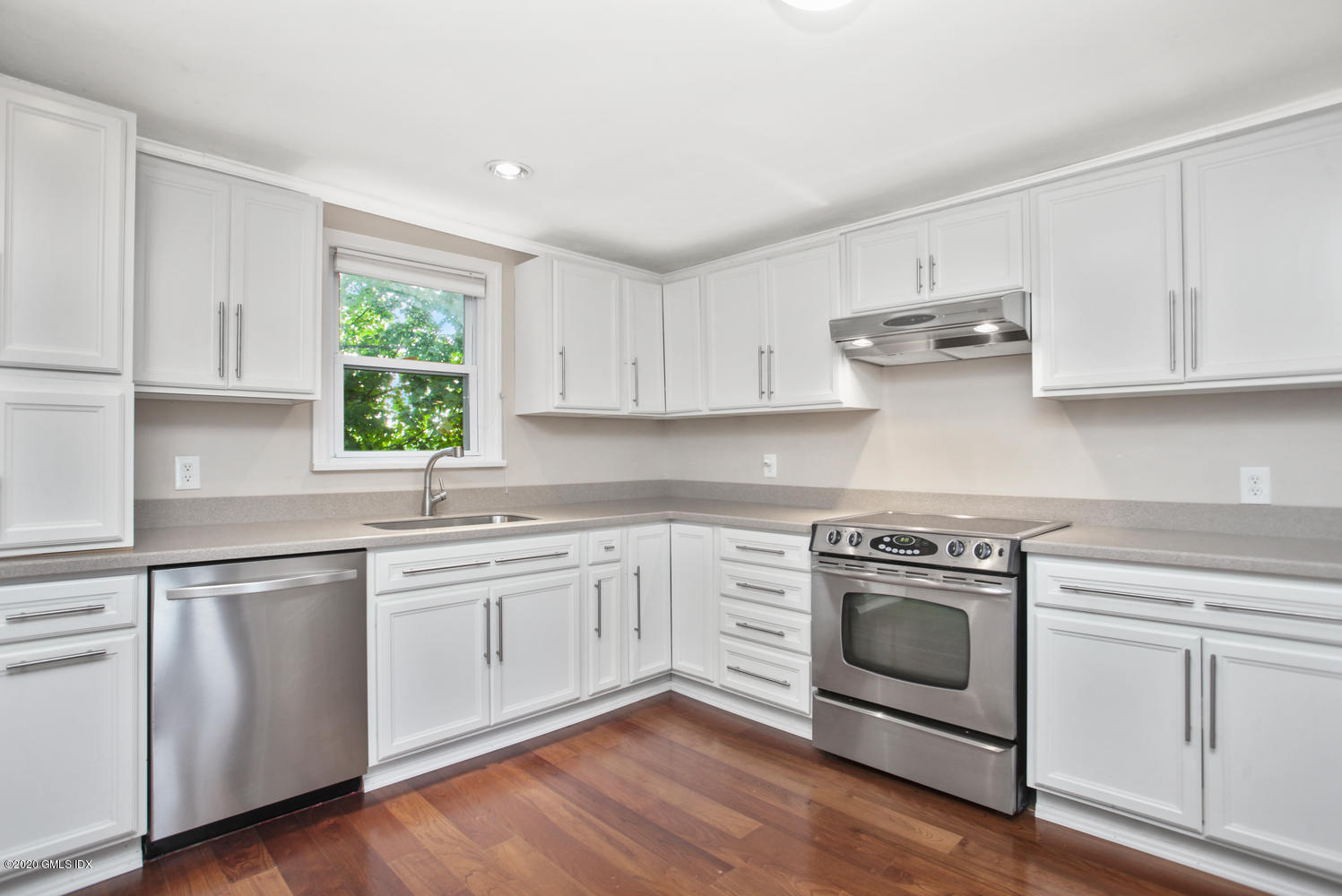 65 Old Field Point Road Greenwich, CT 06830 - Photo 9 of 43 65 Old Field Point Rd-large-013-022-017-
