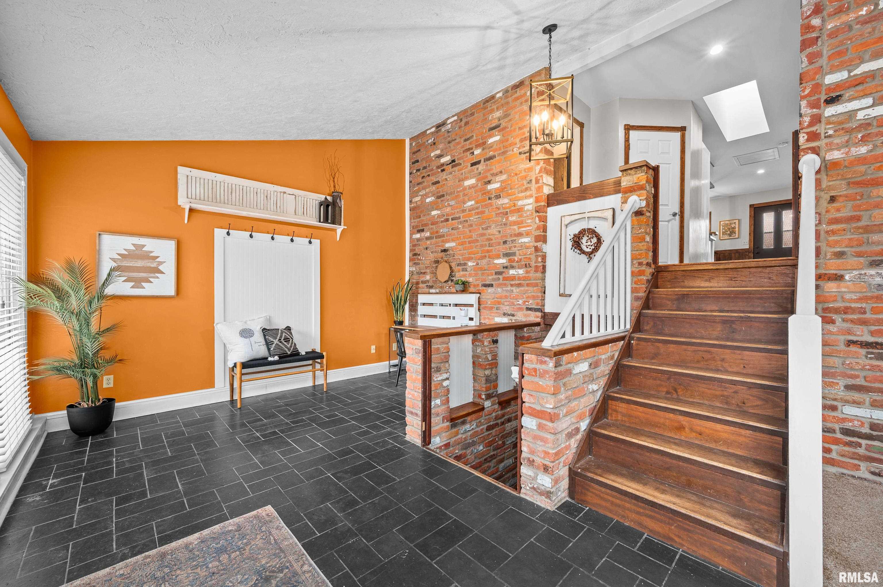 4723 28th Avenue Moline, IL 61265 - Photo 3 of 42