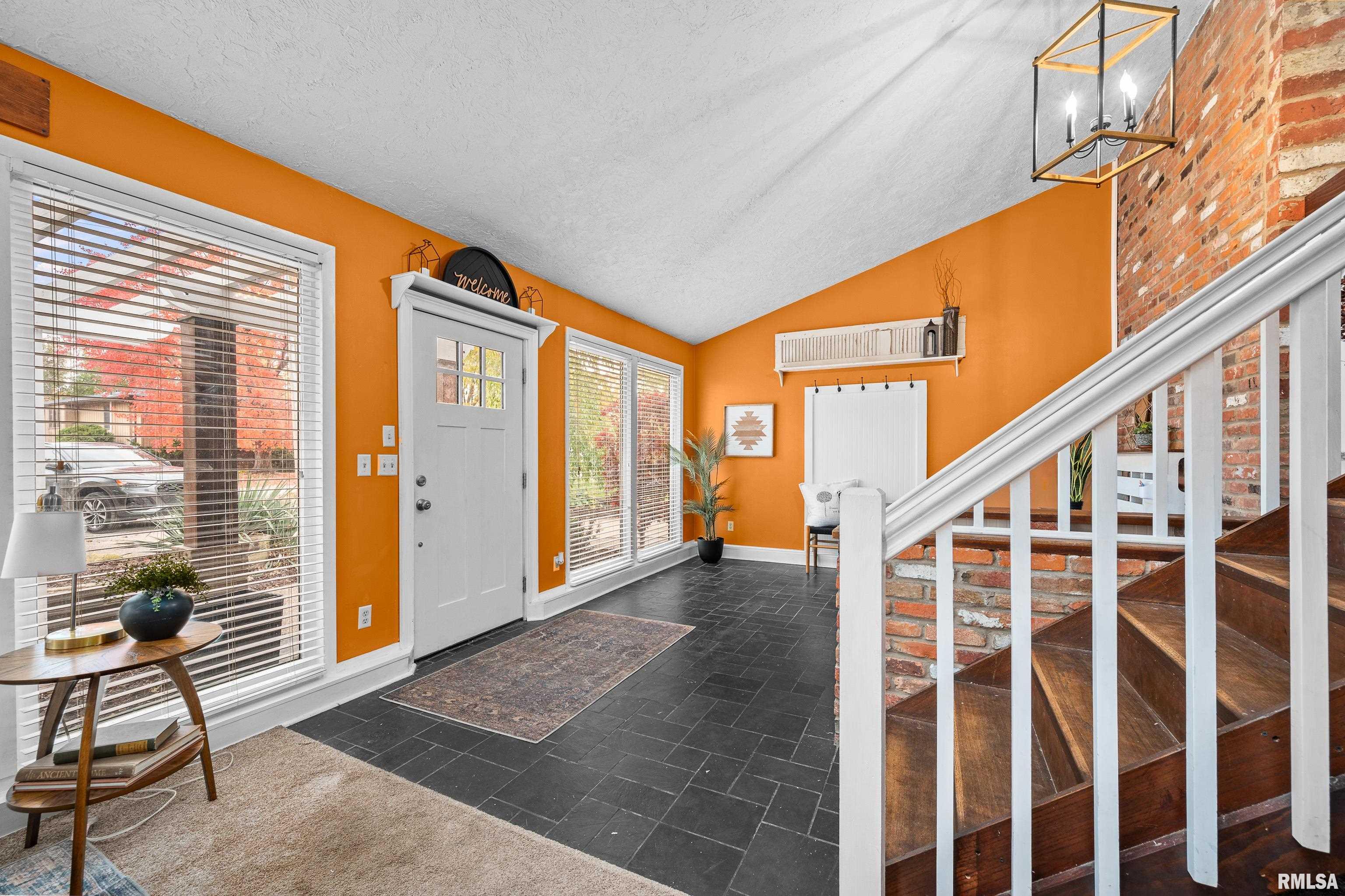 4723 28th Avenue Moline, IL 61265 - Photo 5 of 42