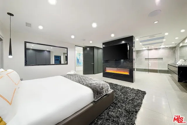 $14,995 | 1855 Stearns Drive, Los Angeles, CA 90035