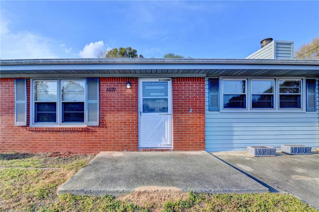 1071 Mountain View Road Northwest Conyers, GA 30012 - Photo 3 of 41