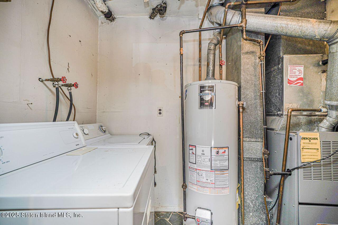 15 Parkview Loop Staten Island, NY 10314 - Photo 18 of 25 a bathroom with a bathtub and a shower