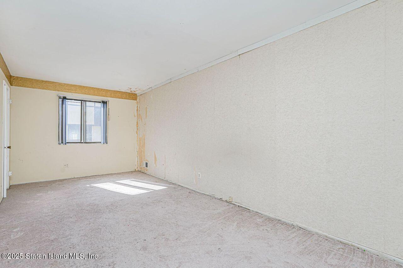 15 Parkview Loop Staten Island, NY 10314 - Photo 24 of 25 an empty room with windows