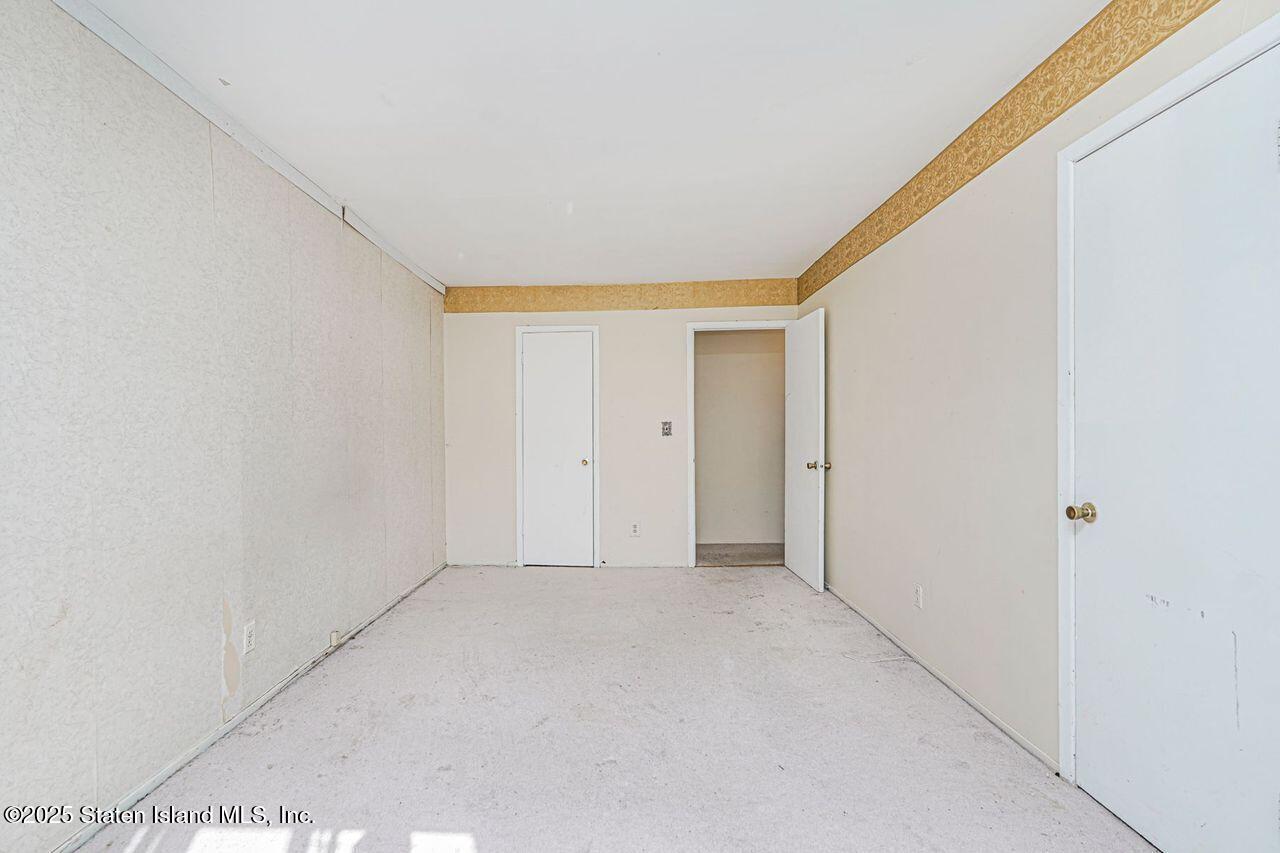 15 Parkview Loop Staten Island, NY 10314 - Photo 25 of 25 a view of an empty room