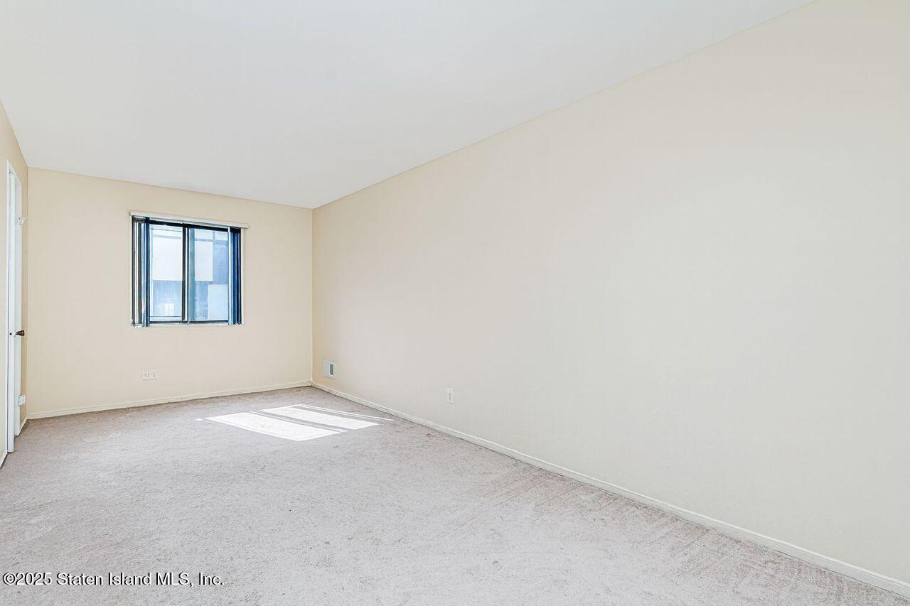 15 Parkview Loop Staten Island, NY 10314 - Photo 7 of 25 an empty room with windows