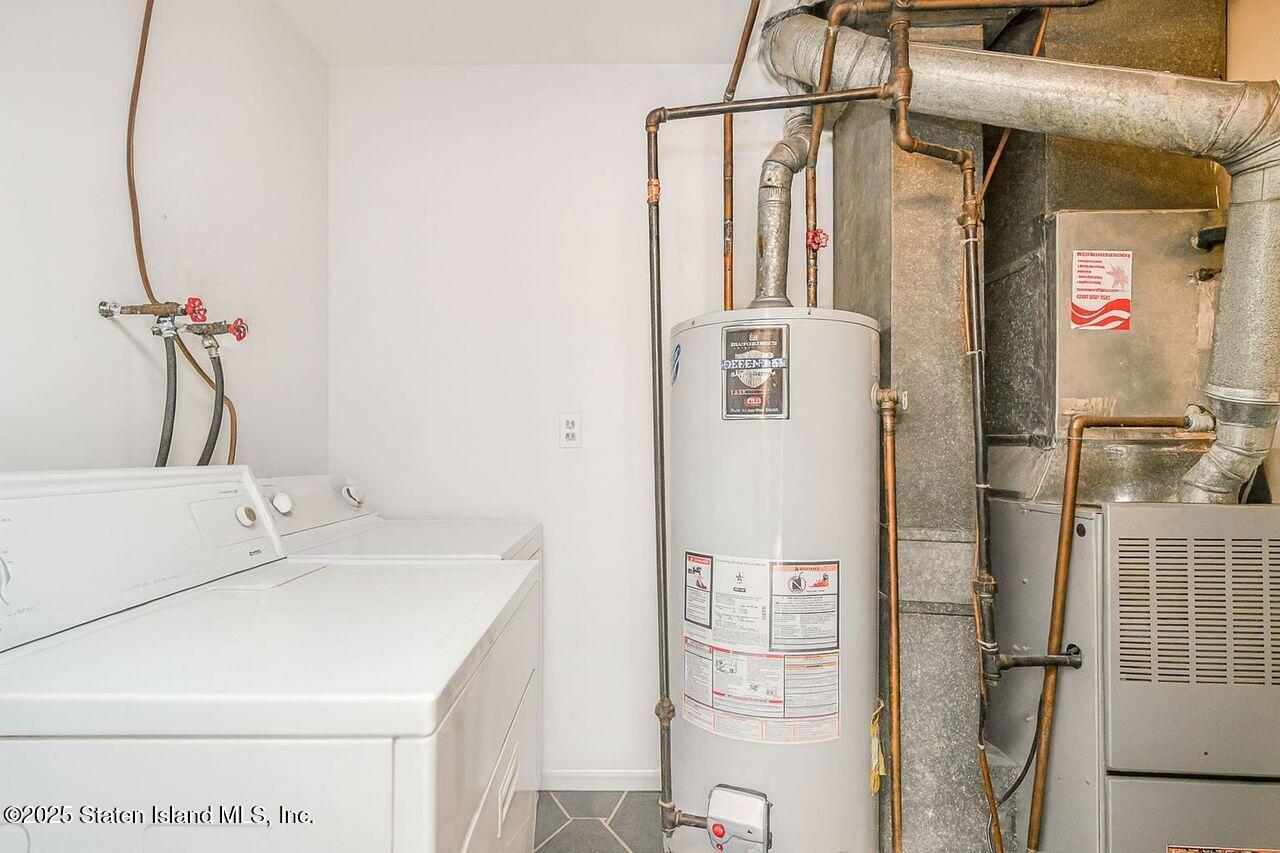 15 Parkview Loop Staten Island, NY 10314 - Photo 8 of 25 a bathroom with a sink and a mirror