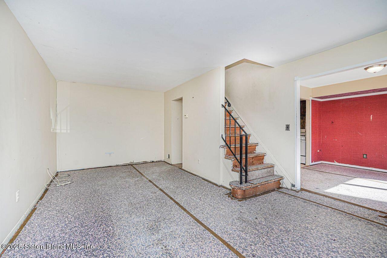 15 Parkview Loop Staten Island, NY 10314 - Photo 9 of 25 a view of a hallway with staircase