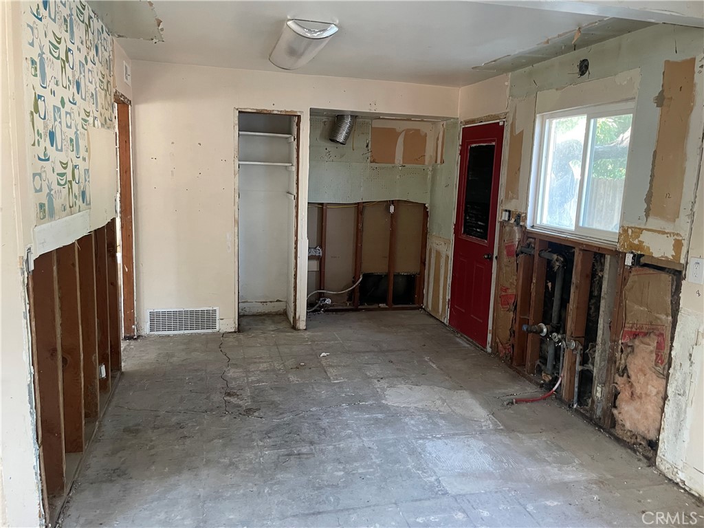 2441 Madrone Street Sutter, CA 95982 - Photo 9 of 45 an empty room with windows