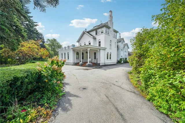 $899,000 | 280 Pine Ridge Road, Cheektowaga, NY 14225