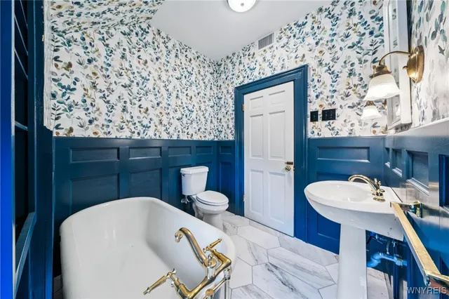 $899,000 | 280 Pine Ridge Road, Cheektowaga, NY 14225