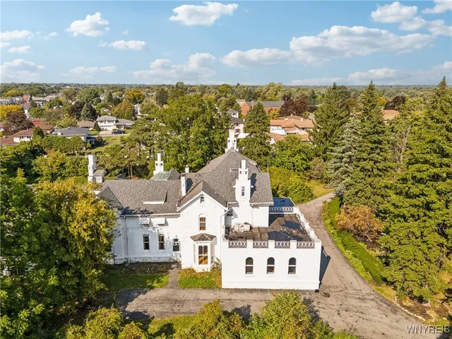 $899,000 | 280 Pine Ridge Road, Cheektowaga, NY 14225