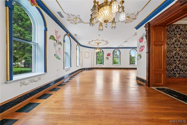 $899,000 | 280 Pine Ridge Road, Cheektowaga, NY 14225