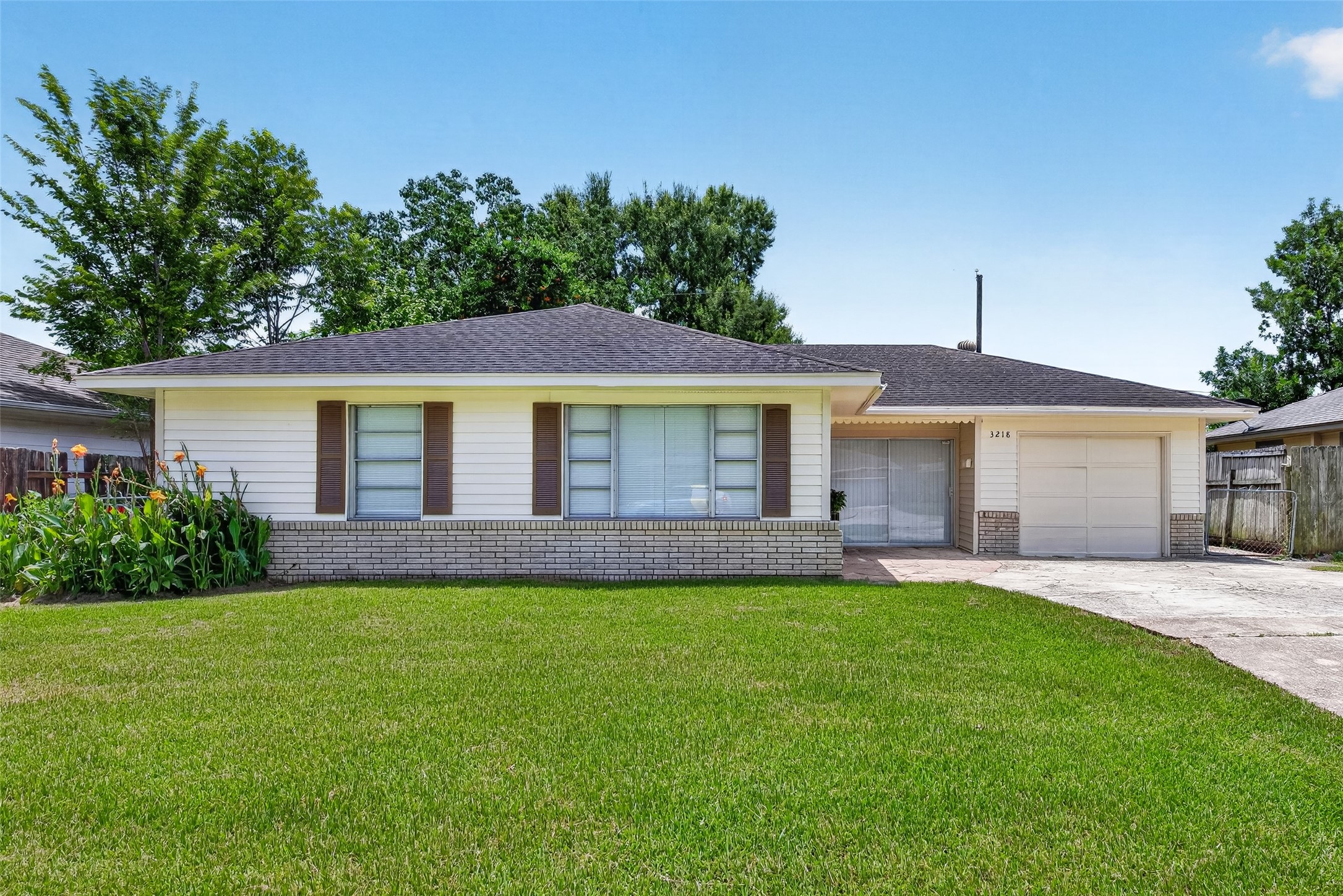 3218 Grant Street Pasadena, TX 77503 - Photo 1 of 26 Welcome to 3218 Grant St.