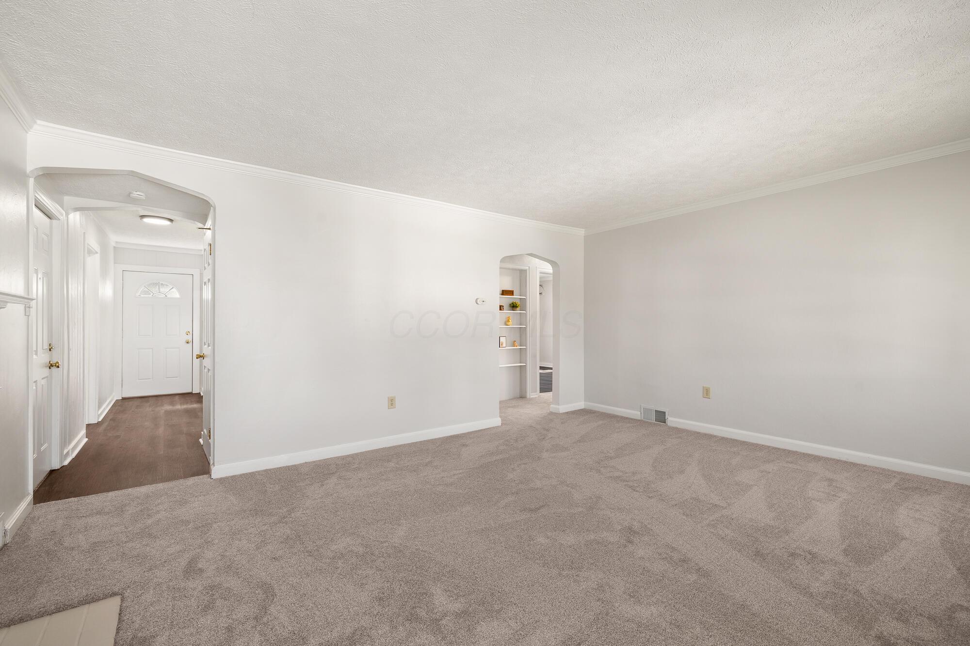299 Taylor Road Mansfield, OH 44903 - Photo 10 of 40 Living Room
