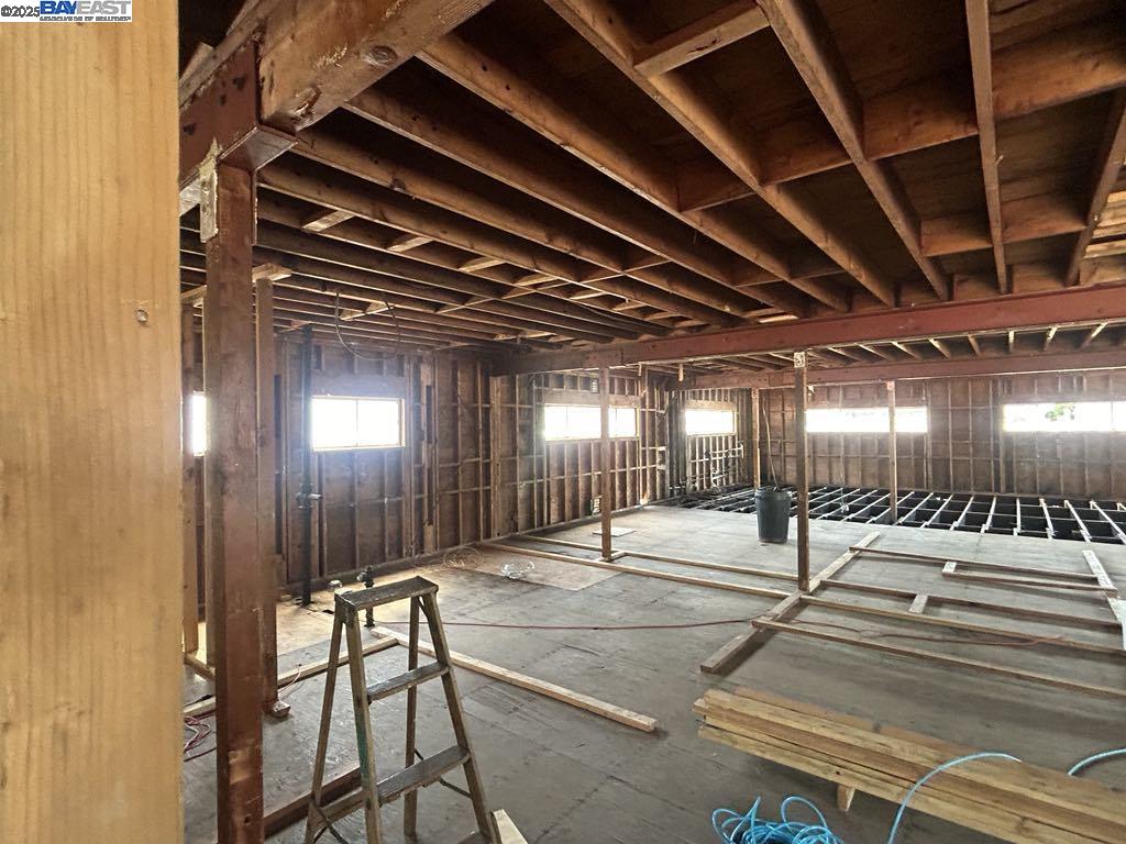 3101 Sacramento Street Berkeley, CA 94703 - Photo 13 of 21 a view of lobby with door