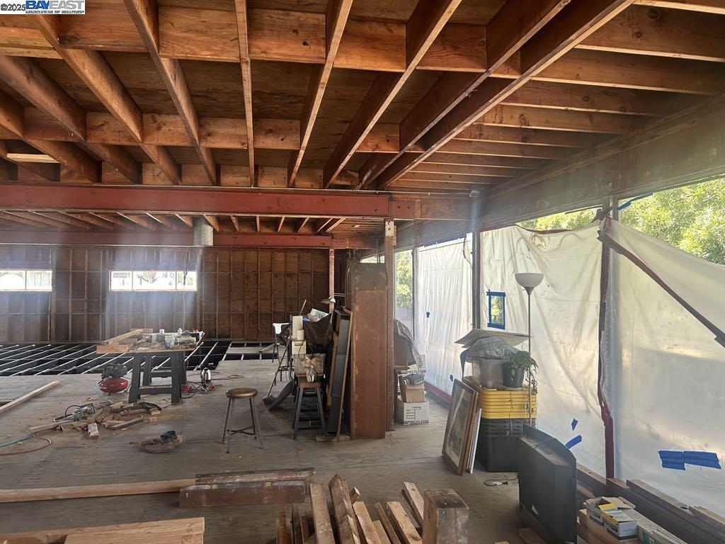 3101 Sacramento Street Berkeley, CA 94703 - Photo 14 of 21 a view of a room with gym equipment