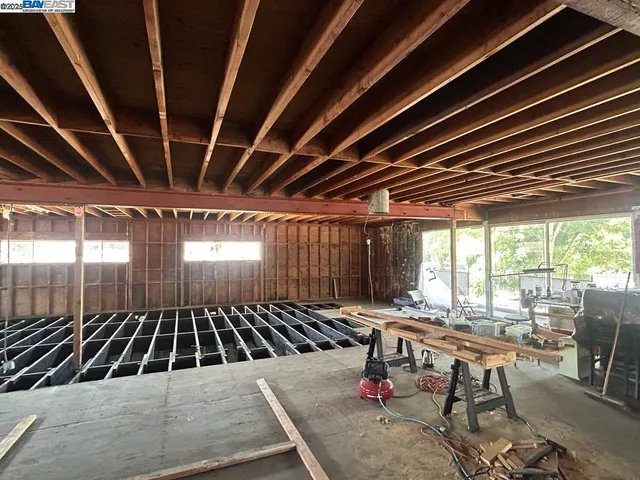 a room with lots of tables and chairs