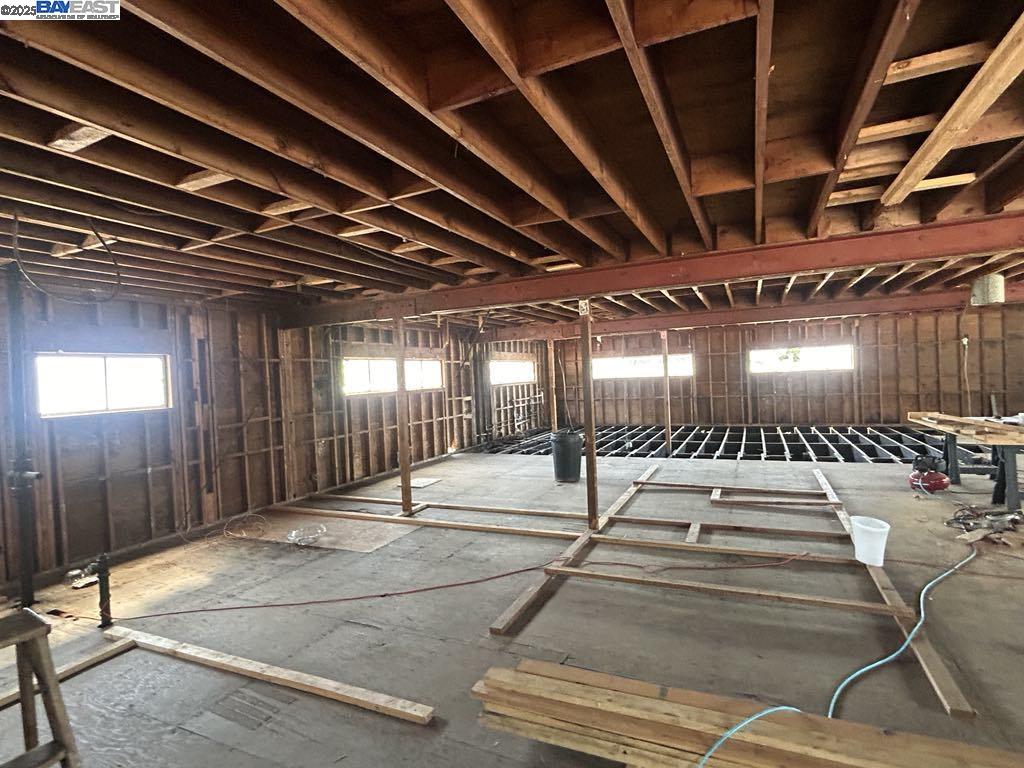 3101 Sacramento Street Berkeley, CA 94703 - Photo 10 of 21 a room with lots of gym equipment