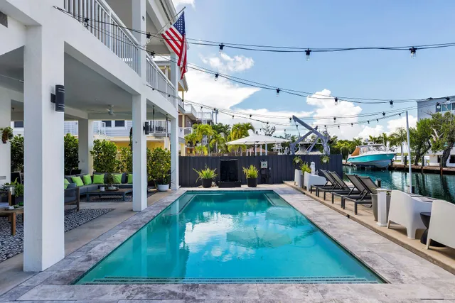 a view of entryway and hall