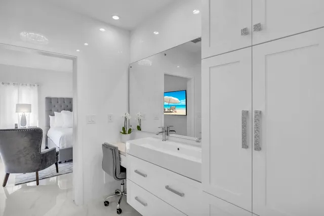 $2,675,000 | 455 Big Pine Road, Key Largo, FL 33037