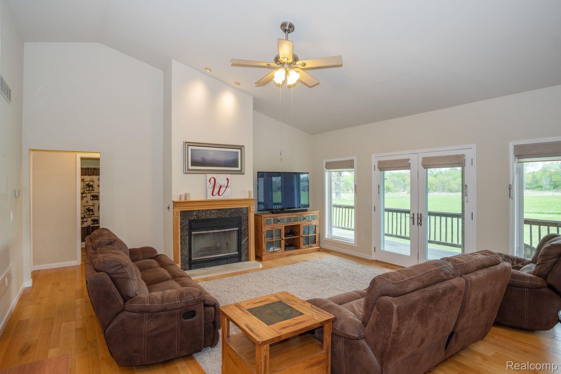 5138 Pingree Road Howell, MI 48843 - Photo 7 of 35 8C0A19ED-6189-4EC8-B095-FD09F3D8E6CD.jpeg