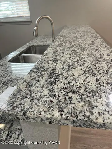 $1,000 | 102 8th Street, Farwell, TX 79325