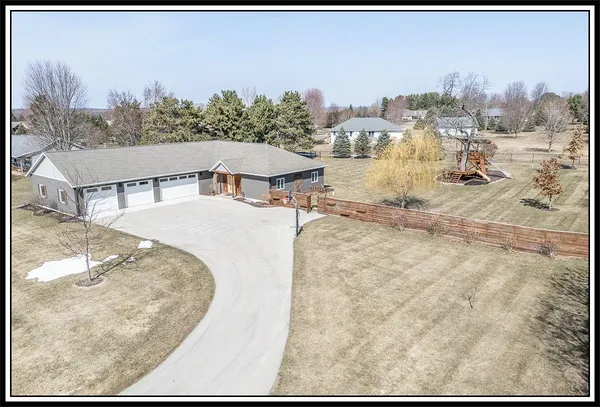 $474,900 | N3563 County Road West, New London, WI 54961