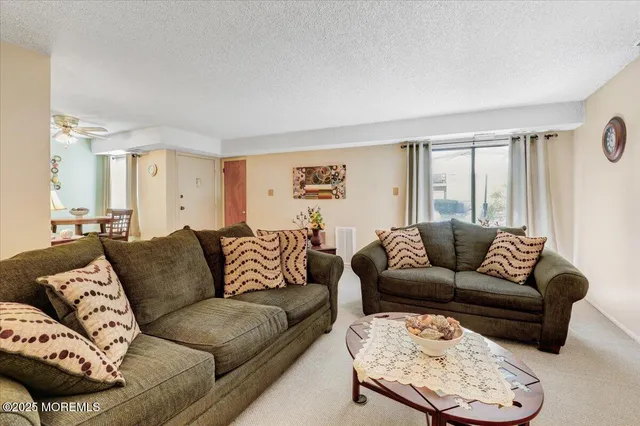 $238,900 | 18 Northrup Drive, Unit 201, Brick, NJ 08724