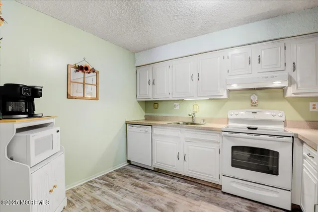 $238,900 | 18 Northrup Drive, Unit 201, Brick, NJ 08724