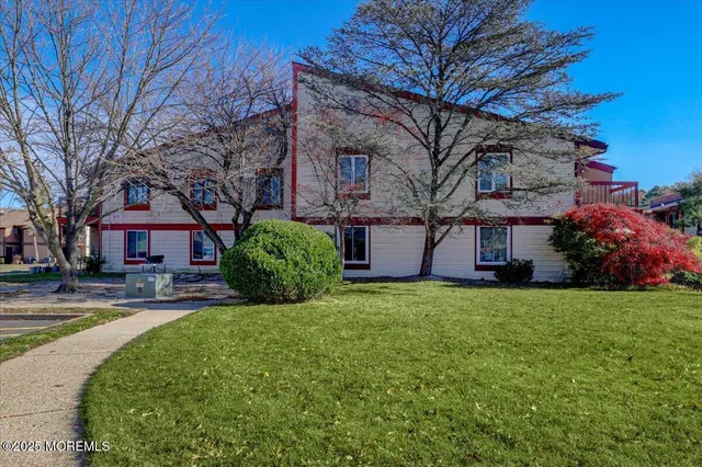 $238,900 | 18 Northrup Drive, Unit 201, Brick, NJ 08724